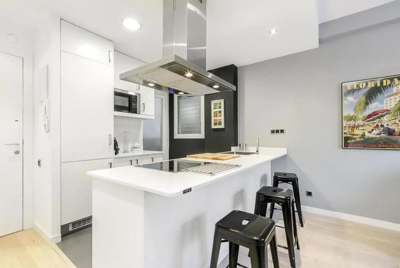 51Sam1021 - Modern Apartment Near Montjuic Barcelona Luaran gambar